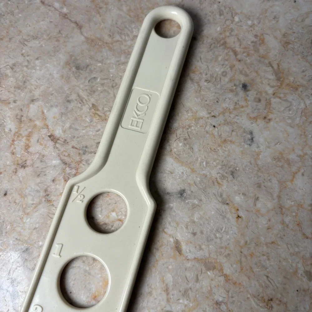 EKCO Spaghetti Server Pasta Measurer Tool Cream Plastic Vintage Hong Kong